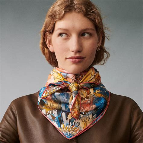 Scarf Review: Hermès Fall Winter 2023 La Vallée de Cristal 90 .